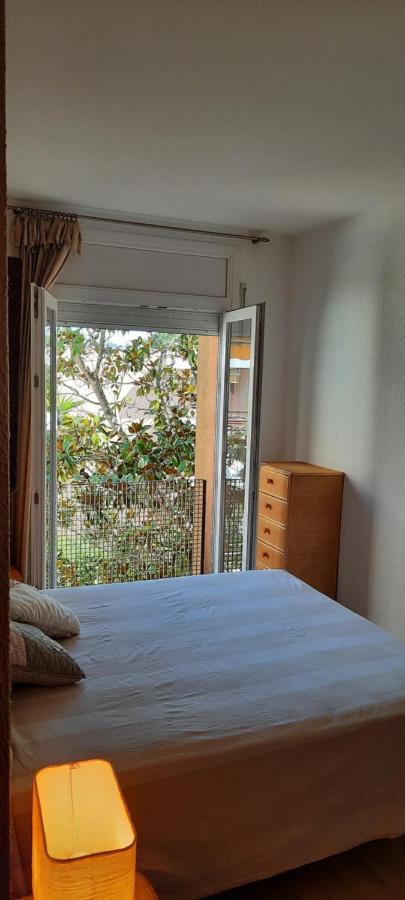 Apartamento De Standing カレリャ・デ・パラフルジェリ エクステリア 写真